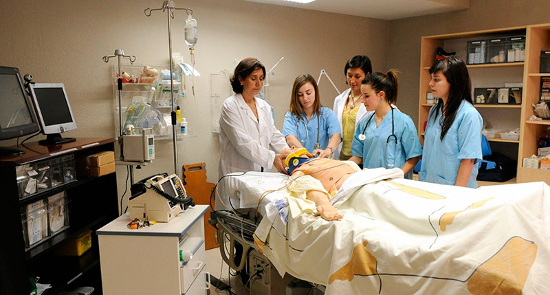 Aula de simulación para enfermeros.