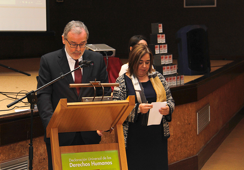 El rector Angel Pazos y Marta Domingo en la Lectura de Derechos Humanos en Unican